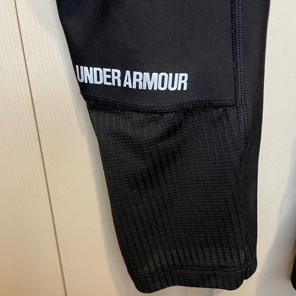 Under Armour Black Cropped‎ Leggings Mesh Detail - Picture 5 of 6